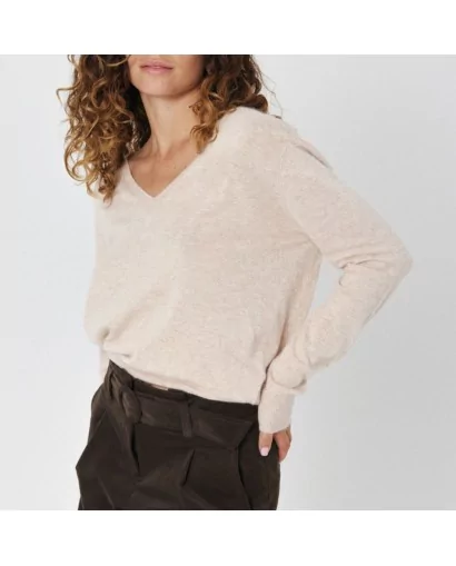 Pull col V noir ou naturel