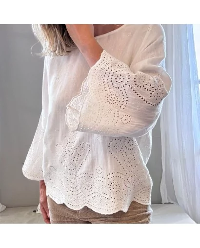 blouse écru brodé